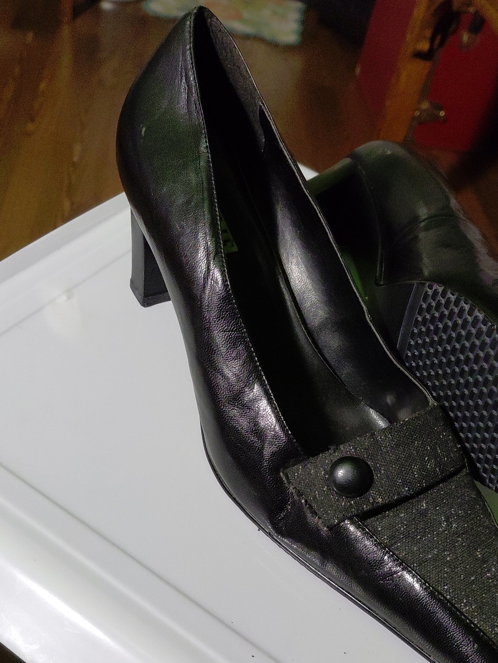 Leslie Fay Black Pointed Toe Pumps - Picture 2 of 8
